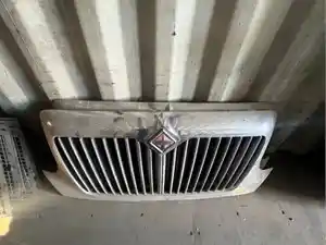 Used Universal International 4300-4400 Grille (Stock #2683)) Part Image