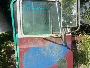 Used Universal Mack CH612 Door (Stock #2609)) Part Image