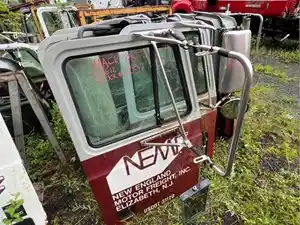 Used Universal Mack CH612 Door (Stock #2557)) Part Image