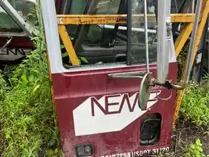 Used Universal Mack CX 613 Door (Stock #2548)) Part Image