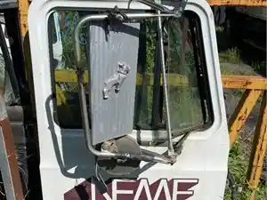 Used Universal Mack CX 613 Door (Stock #2569)) Part Image