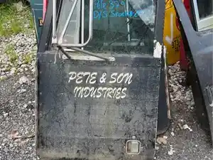 Used Universal Peterbilt 379 Door Image