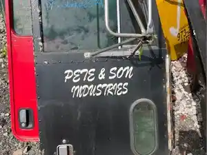 Used Universal Peterbilt 379 Door (Stock #2579)) Part Image