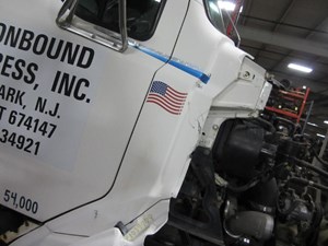 Used 1998 FORD AT9513 AEROMAX 113 Cowl (Stock #1039838)) Part Image