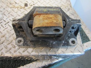 Used 2000 MACK CX613 VISION Engine Mount (Stock #1032646)) Part Image