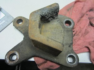 Used 2002 FREIGHTLINER CENTURY Engine Mount (Stock #1039991)) Part Image
