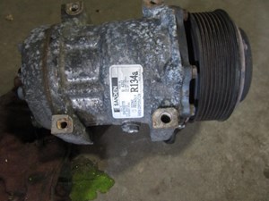 Used 2004 FREIGHTLINER COLUMBIA 120 A/C Compressor Image