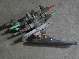 Used 2004 STERLING L122 Brake Master Cylinder (Stock #1044903)) Part Image