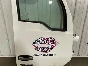 Used 2022 KENWORTH T680 Door (Stock #1285031)) Part Image