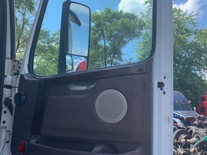 Used 2014 Volvo VNL Door Image