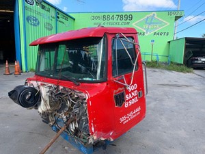 Used 1997 VolvoWhiteGMC Cab Mount (Stock #1010)) Part Image