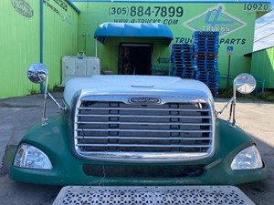 Used 2006 Freightliner COLUMBIA Hood (Stock #2132)) Part Image