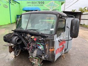 Used 2007 Mack CXN612 Cab Mount (Stock #1087)) Part Image