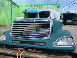 Used 2008 Freightliner COLUMBIA Hood (Stock #4061)) Part Image