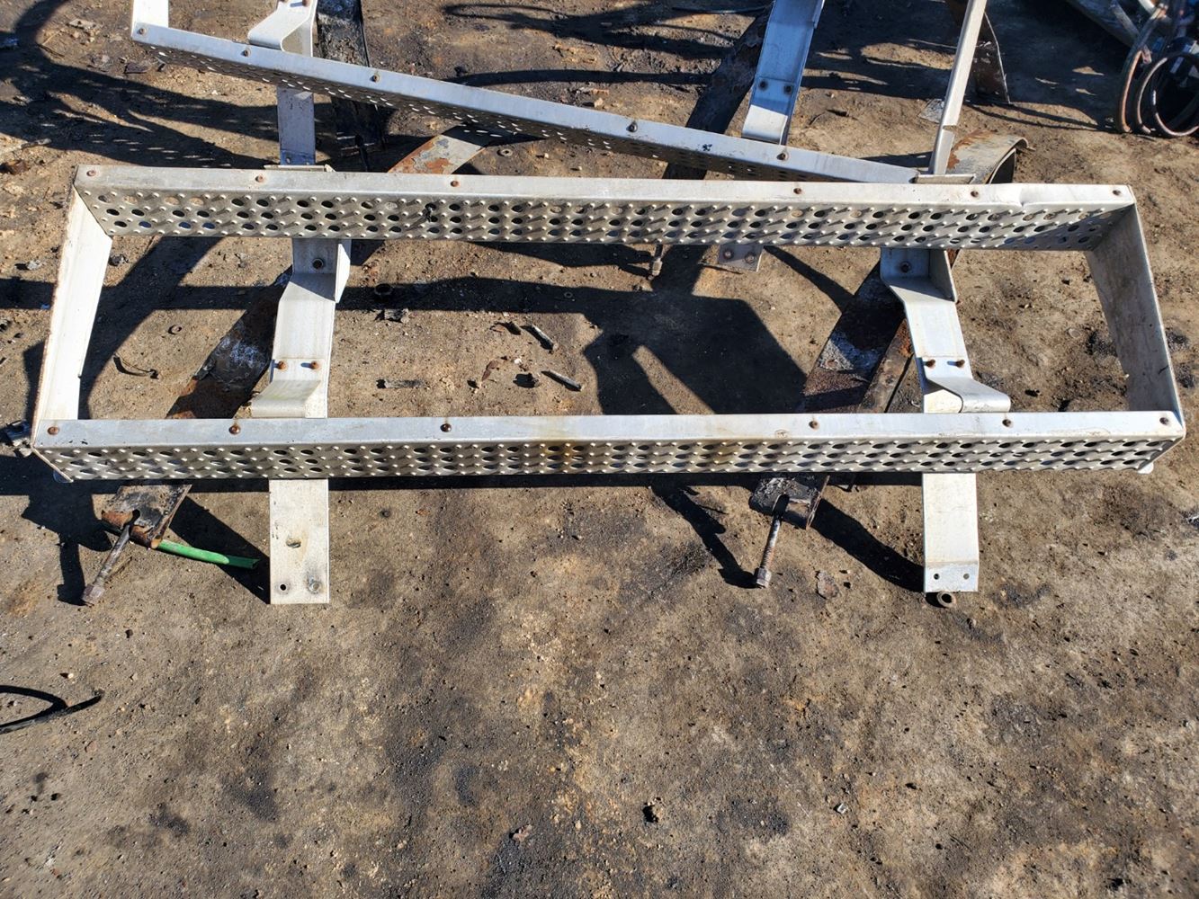 2000 Freightliner FLD120SD (Stock YLF835136) Fuel Tank Steps TPI