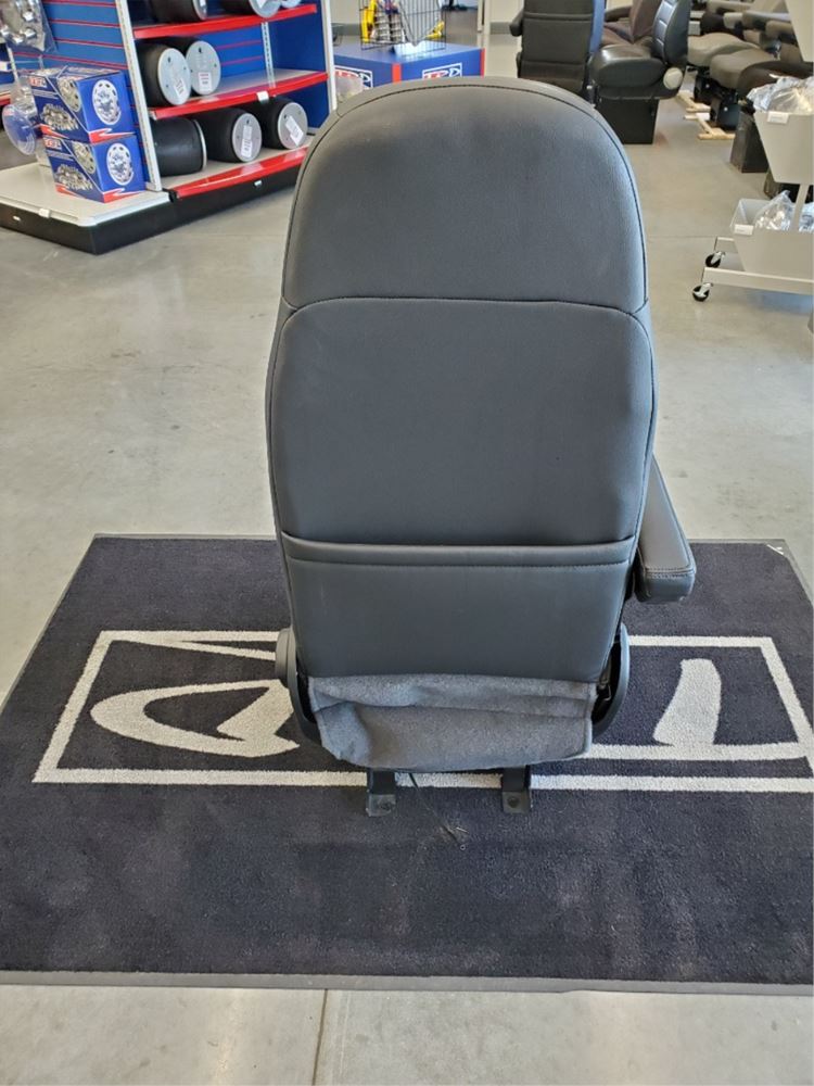 PETERBILT 579 Seats Truck Component Services