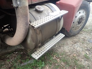 Used 1991 Peterbilt 377 Fuel Tank Step (Stock #TB002-28)) Part Image