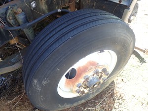 Used 1993 295/75R22.5 Tire (Stock #TA050-12)) Part Image