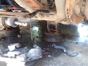 Used 1999 Isuzu NPR-HD Front Axle, Complete (Stock #TA085-1)) Part Image