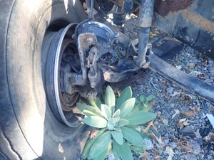 Used 1999 Volvo VN Front Axle, Complete (Stock #TA176-20)) Part Image