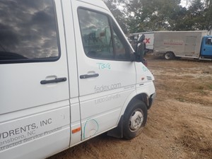 Used 2002 Freightliner SPRINTER C3500SHC Door (Stock #TB018-12)) Part Image