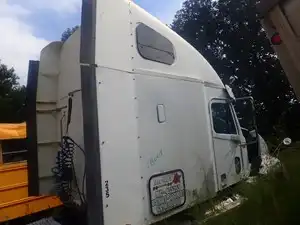 Used 2006 Freightliner COLUMBIA 120 Sleeper (Stock #TB004-12)) Part Image