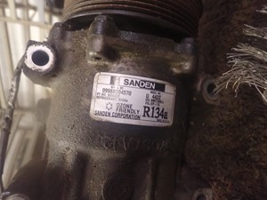 Used 2006 Freightliner FC80 Cargo A/C Compressor Image