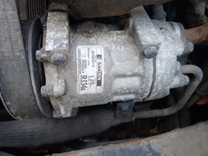 Used 2006 Volvo VNL A/C Compressor (Stock #TA025-9)) Part Image