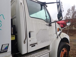 Used 2007 Sterling ACTERRA Door (Stock #TA017-17)) Part Image