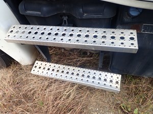 Used 2012 Freightliner Cascadia 125 Step (Stock #TA118-23)) Part Image