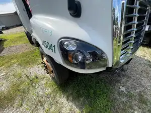 Used 2015 Freightliner Cascadia 125 Grille (Stock #TC013-39)) Part Image