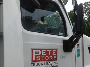 Used 2015 Peterbilt 579 Door Window Image