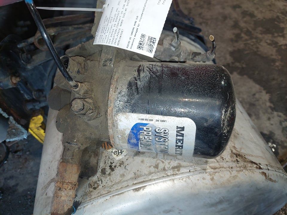 2013 Volvo VNL (Stock 8055) Air Dryers TPI