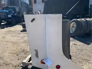 Used Universal Mack DM690S Hood (Stock #bdy-0218)) Part Image