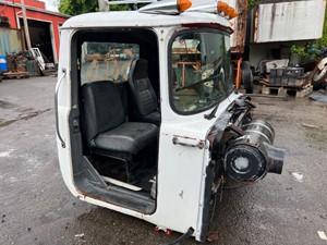 Used Universal Mack RW713 Cab Image