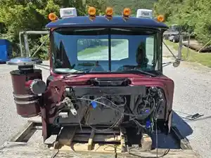 Used Universal Mack RD Cab (Stock #BDY-0255)) Part Image