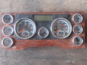 Used 2017 Freightliner Cascadia Instrument Cluster (Stock #ELE-55)) Part Image