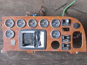 Used Peterbilt Instrument Cluster (Stock #ELE-84)) Part Image