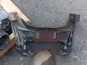 Used Engine Mount (Stock #P-1638)) Part Image
