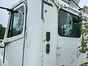 Used 2005 Freightliner COLUMBIA 120 Cab Image