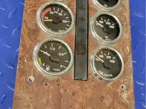 Used Universal International Instrument Cluster (Stock #WB-383)) Part Image