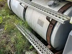 Used 2005 Volvo VNL Fuel Tank (Stock #765A P/S FUEL TANK)) Part Image