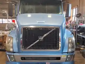 Used 2006 Volvo VNL Hood (Stock #462B-HOOD)) Part Image