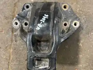 Used Paccar. Spring, Rear Leaf Hanger (Stock #WB-2046)) Part Image