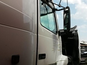 Used 2001 VOLVO VNL Door (Stock #26904)) Part Image