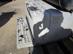 Used 2002 PETERBILT 379 Tool Box Image