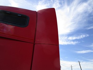 Used 2005 VOLVO VNL Sleeper Fairing (Stock #39821)) Part Image