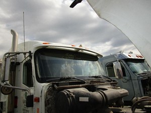 Used 2007 INTERNATIONAL 9400I Sun Visor (Stock #83102)) Part Image