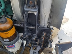 Used 2011 VOLVO VNL Bracket (Stock #67139)) Part Image