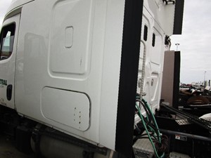 Used 2015 FREIGHTLINER CASCADIA 125 Sleeper Fairing (Stock #82247)) Part Image